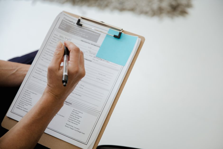 Questionnaire papier sur un support