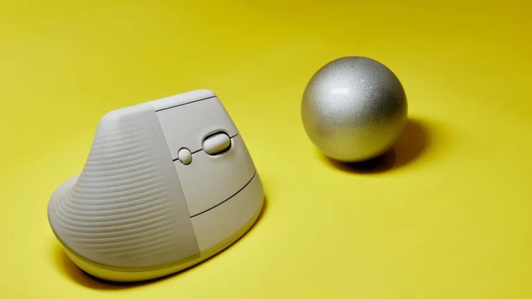Quelle souris ergonomique choisir pour le télétravail ?