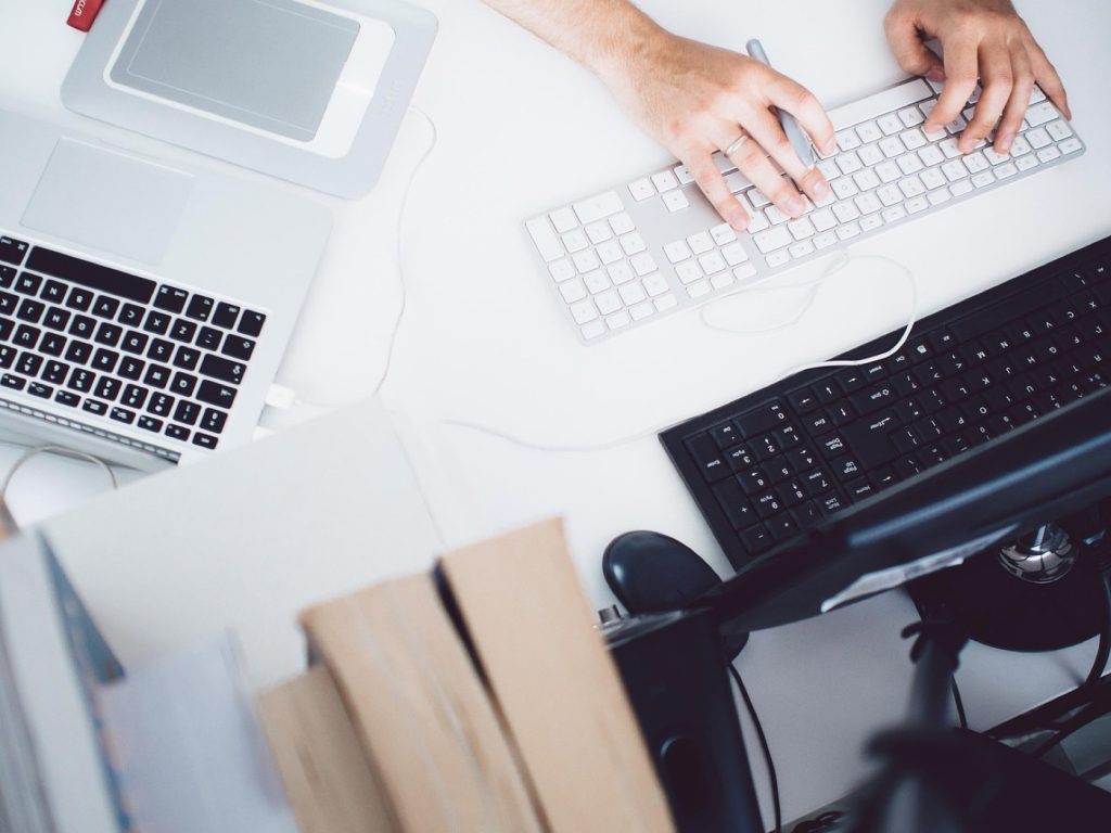 Quelle souris ergonomique choisir pour le télétravail ?