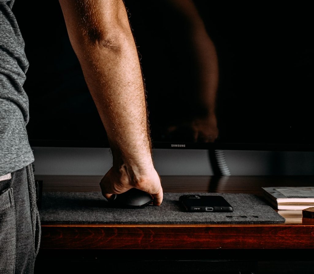 Quelle souris ergonomique choisir pour le télétravail ?