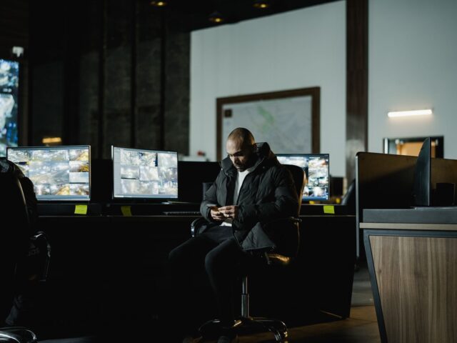 Comment choisir une caméra de surveillance efficace pour protéger votre entreprise ?