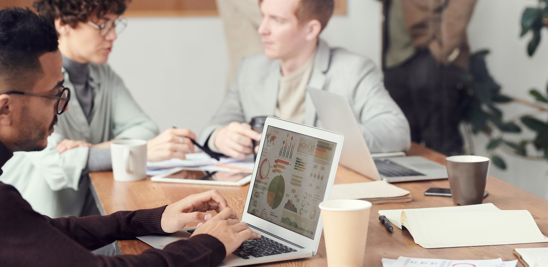 Comparatif néobanques pour freelances — guide synthétique